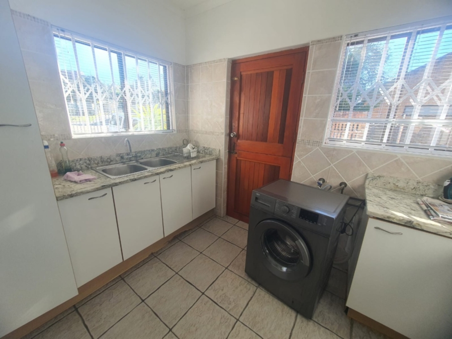 To Let 4 Bedroom Property for Rent in Beacon Bay Eastern Cape